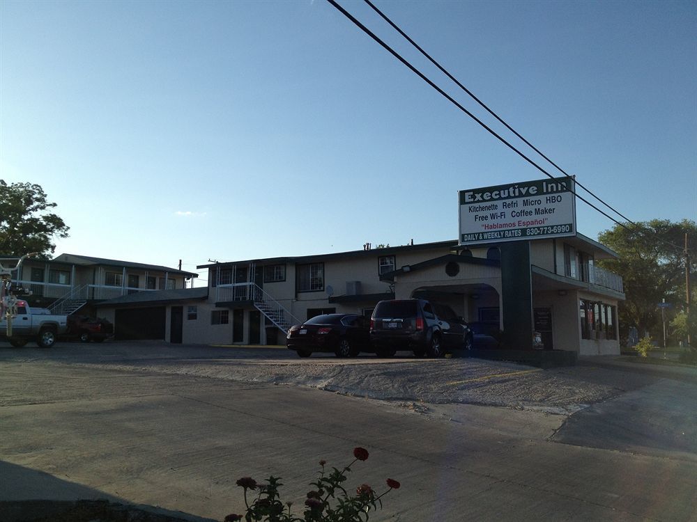 Executive Inn & Kitchenette Suites-Eagle Pass Exterior photo